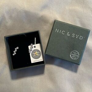 NWT Nic & Syd Swarovski crystal earrings